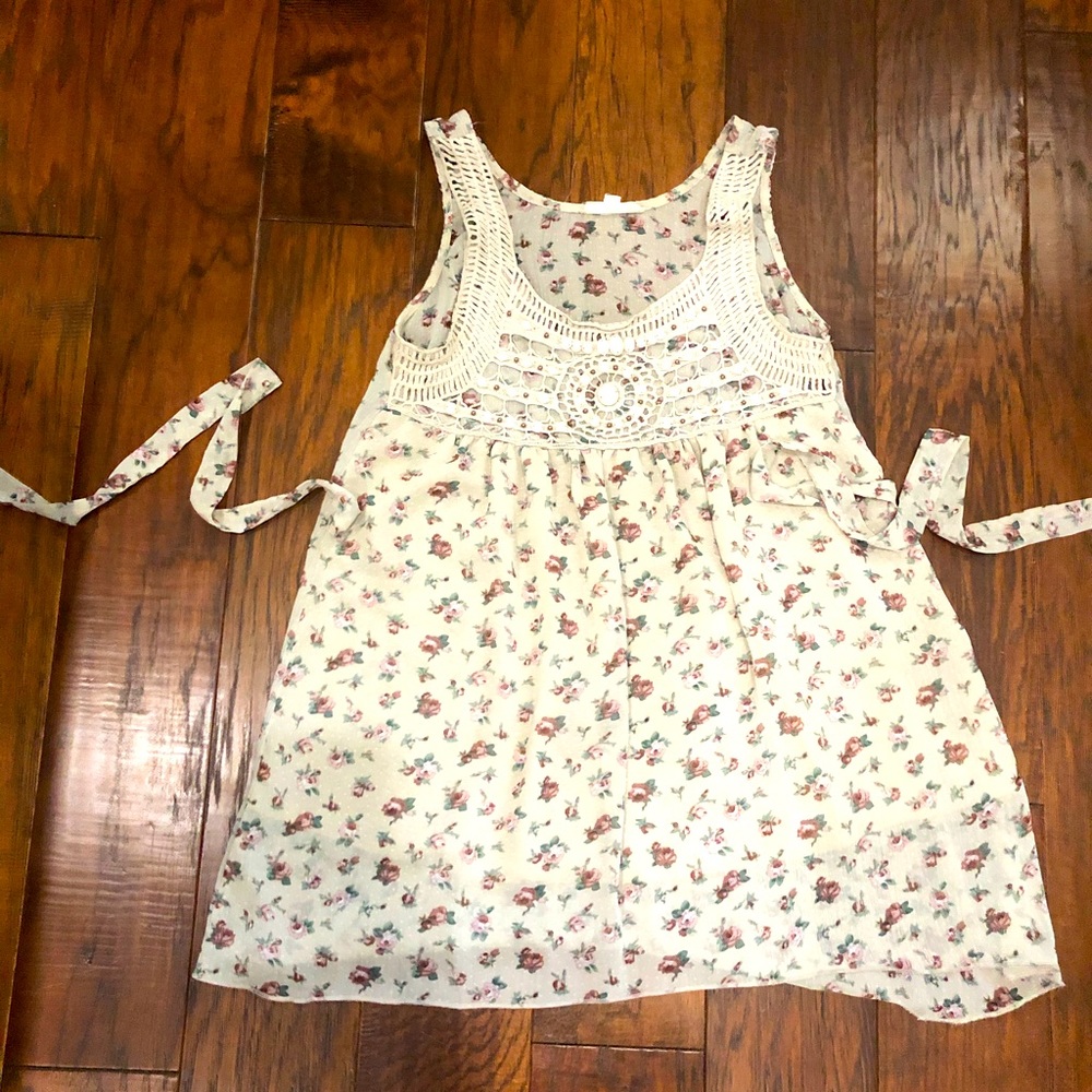 Rosebud tie back tank
